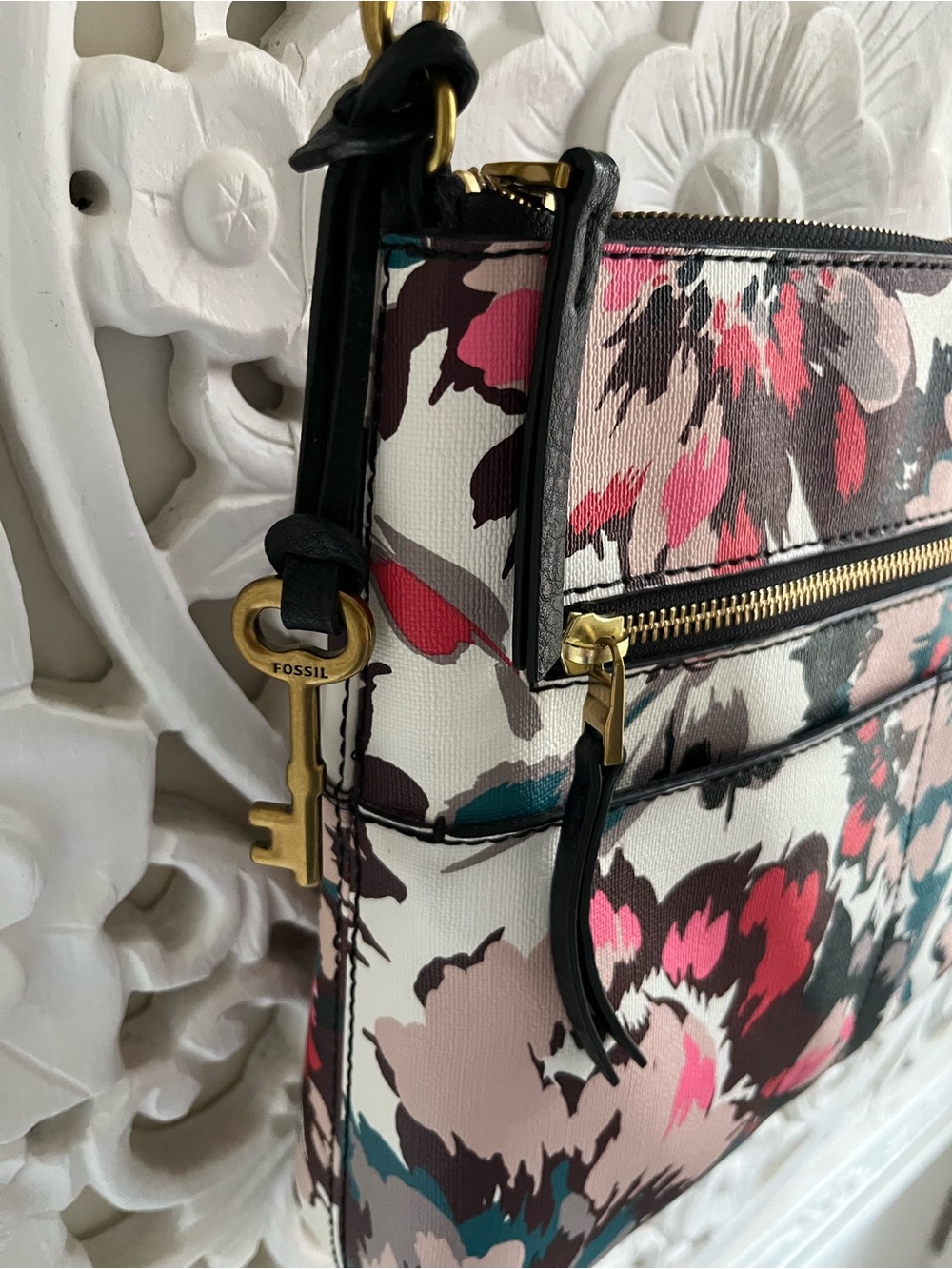 Fossil Floral Crossbody Bag Pink Black Zip Brass Key Adjustable Shoulder Purse - Picture 3 of 12